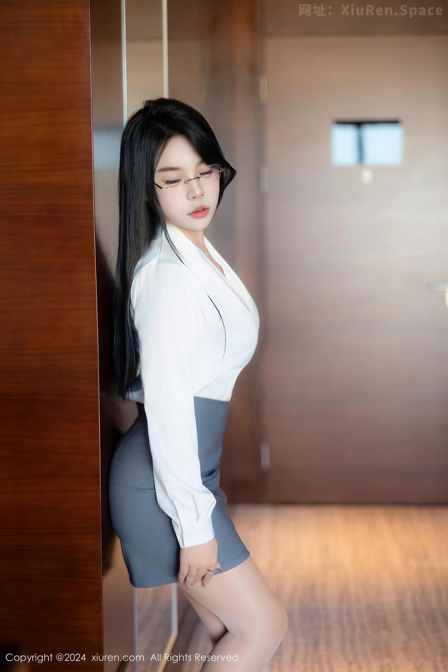 图片[3]-[XiuRen秀人网]VOL.8989 新人模特麦田性感白色OL服饰露蓝色内衣配超薄肉丝撩人诱惑写真83P-秀人网官方网站